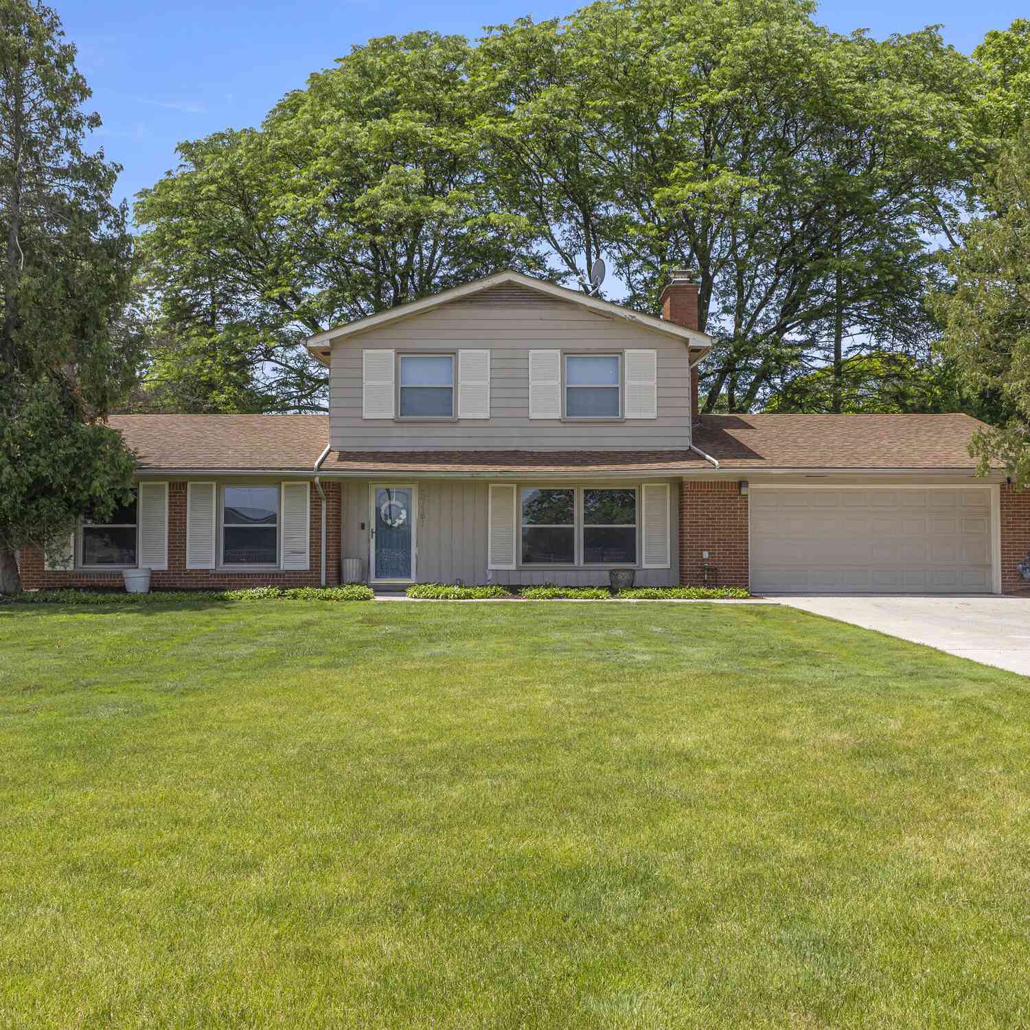 Homes For Sale - 26181 Middlebelt Road<br/> Oakland County, Farmington Hills, MI 48334