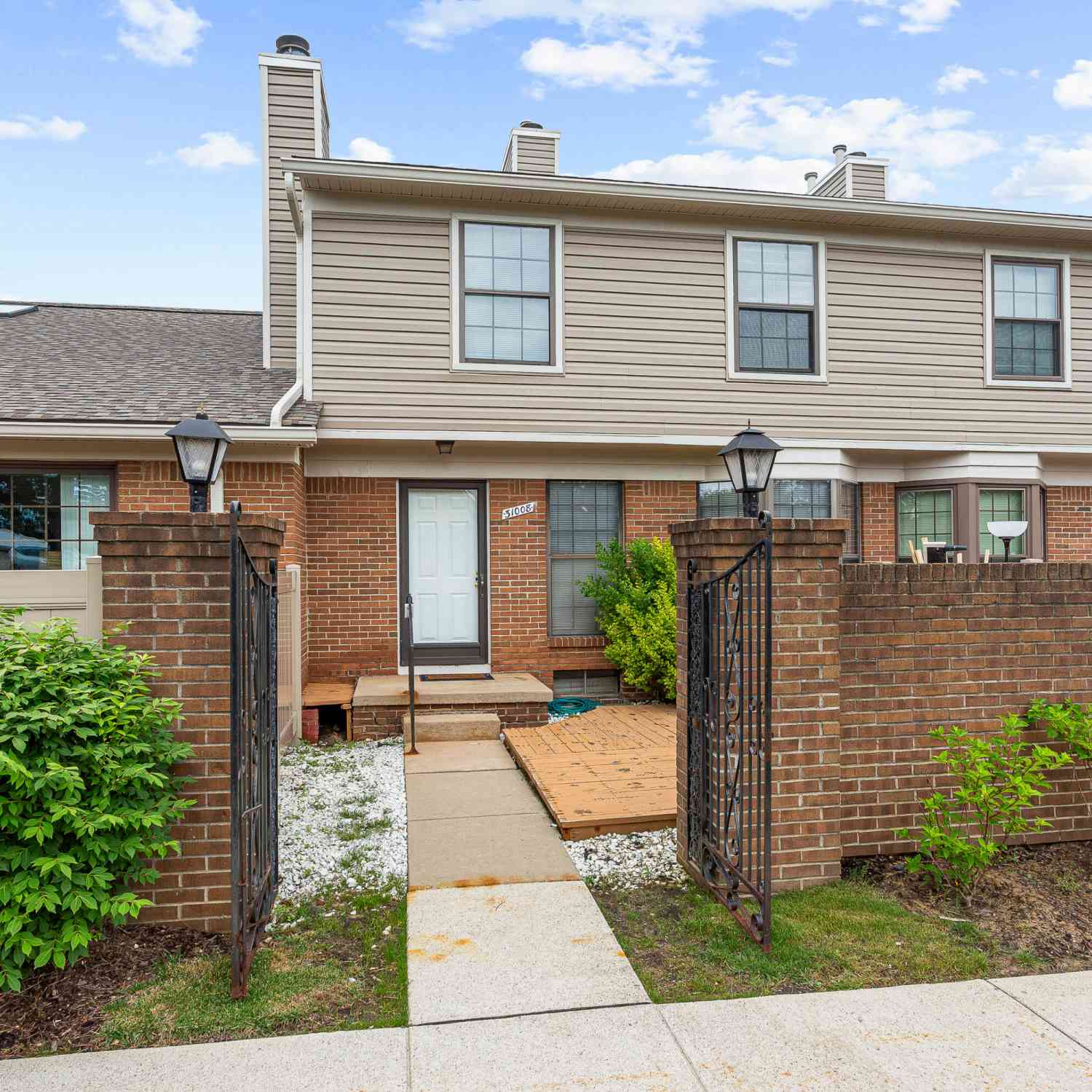 Condo For Sale - 31008 Country Bluff<br/> Farmington, MI 48331