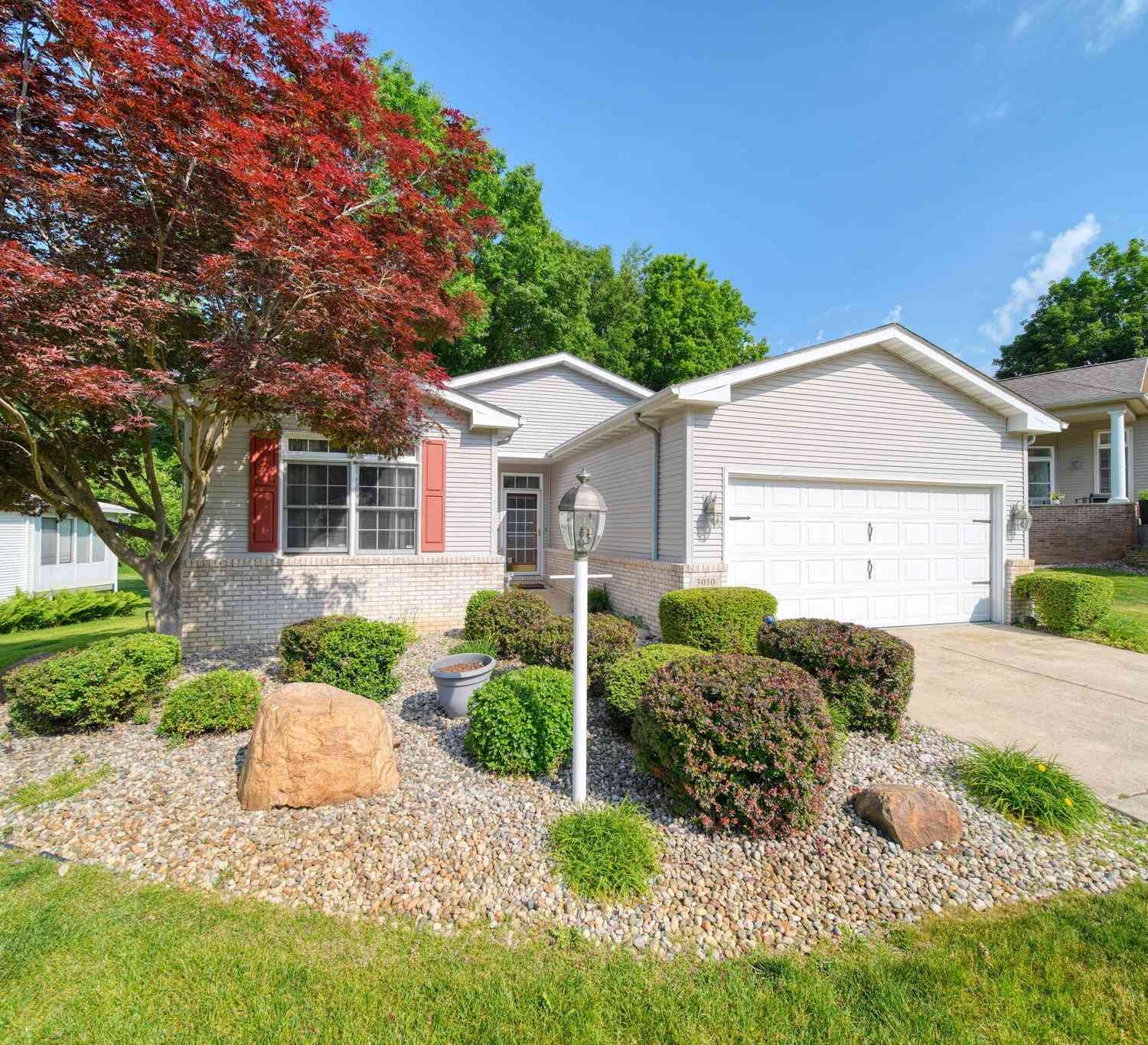 Condo For Sale - 3010 S Wood Dale Drive #14<br/> Jackson, MI 49203