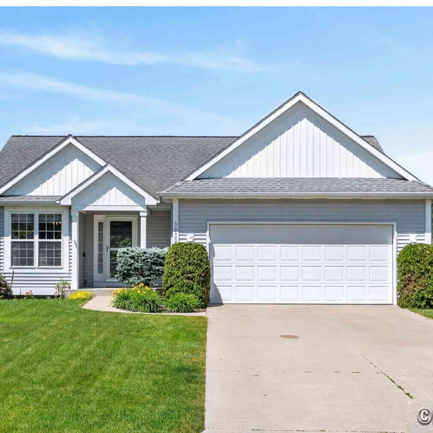 Homes For Sale - 3933 Spruce Lane<br/> Holland, MI 49424