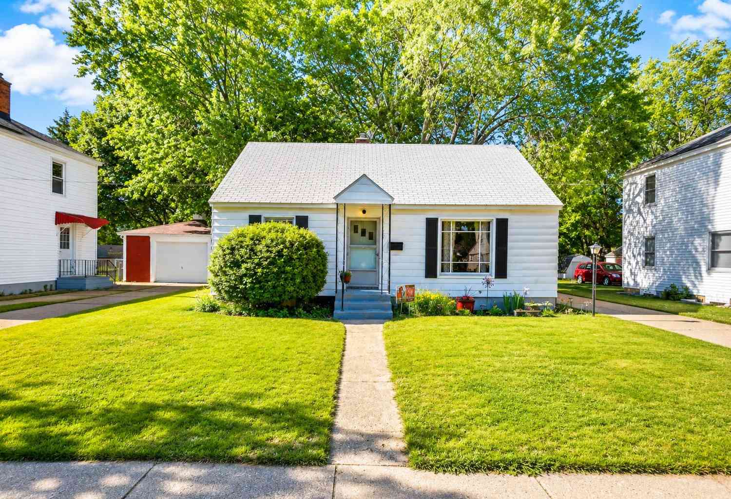 Homes For Sale - 923 Colrain Street<br/> Wyoming, MI 49509