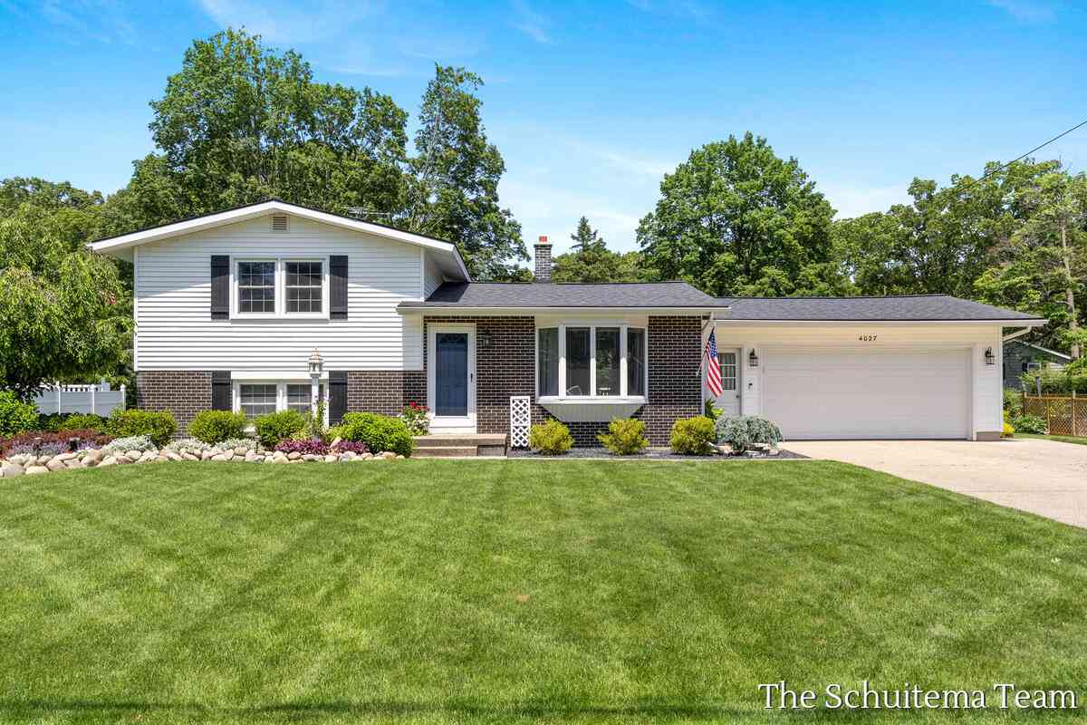 Homes For Sale - 4027 Marion Street<br/> Hudsonville, MI 49426