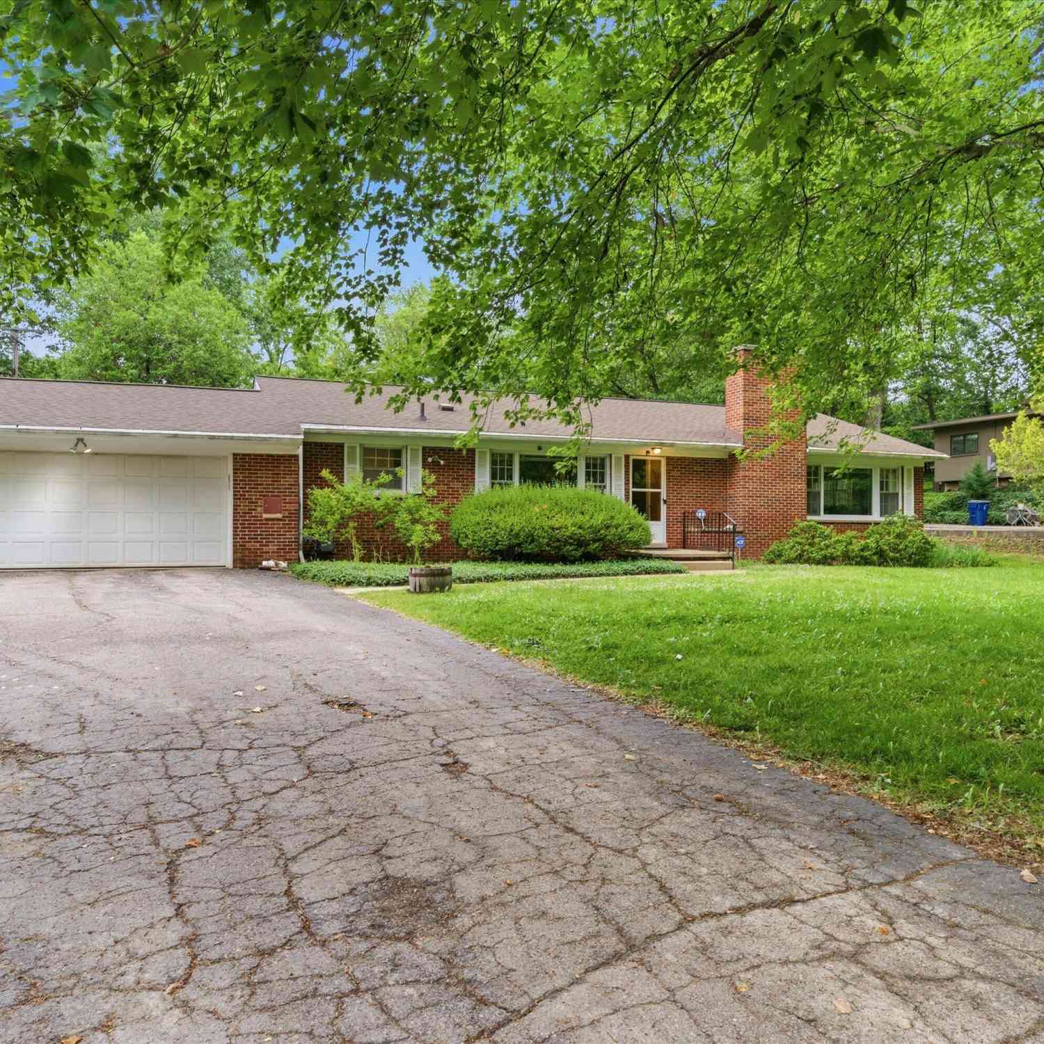 Homes For Sale - 2687 Apple Way<br/> Ann Arbor, MI 48104