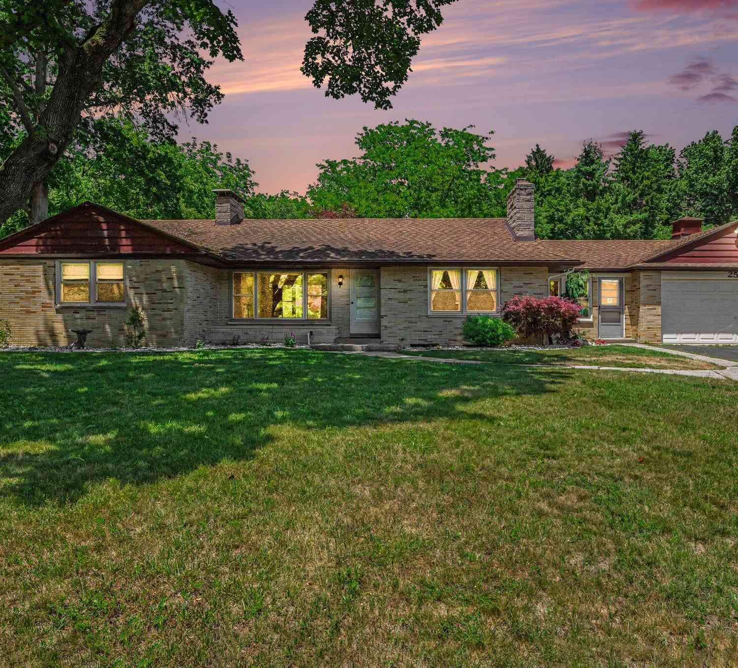 Homes For Sale - 2556 Angling Road<br/> Kalamazoo, MI 49008
