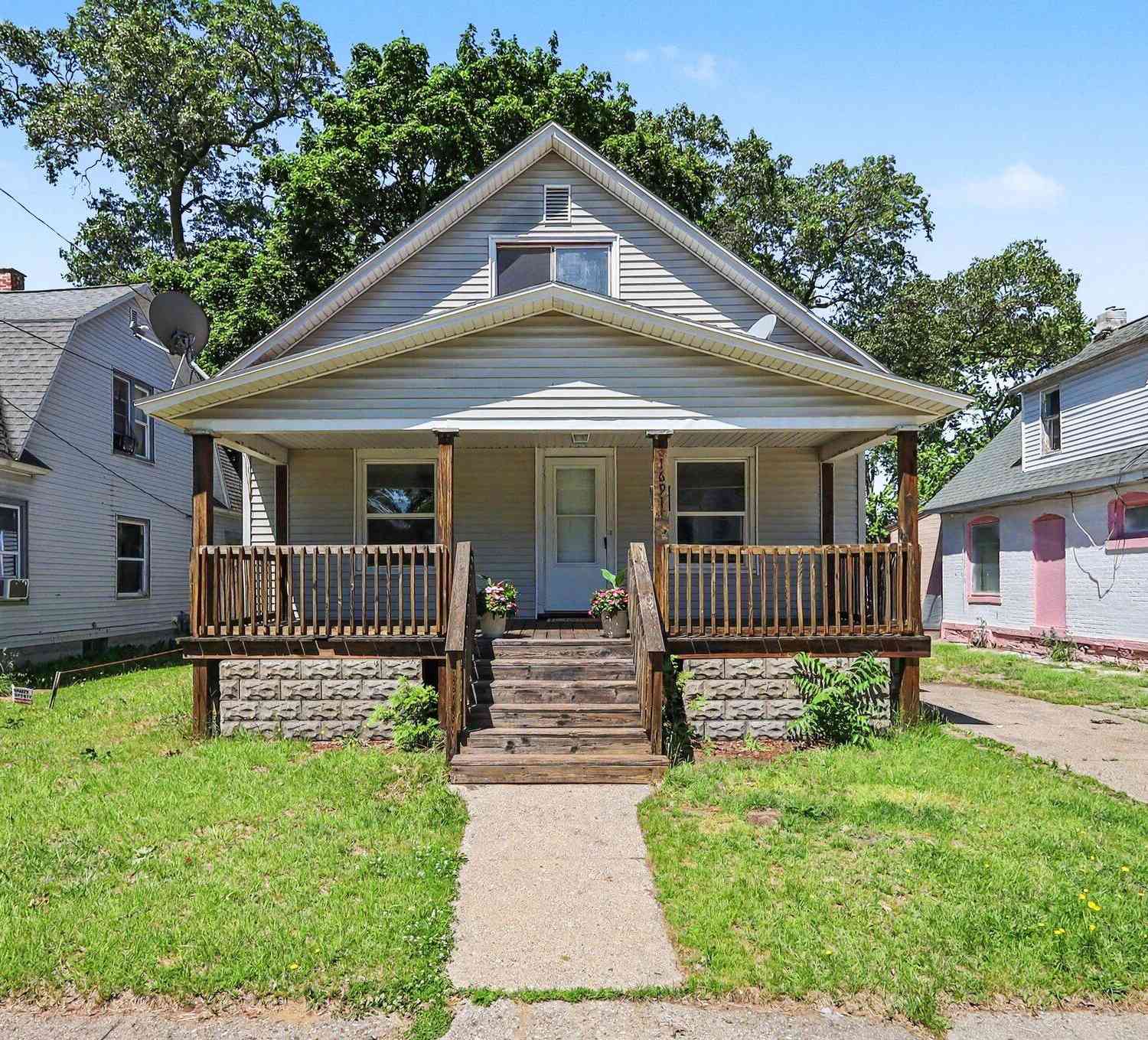 Homes For Sale - 1691 Terrace Street<br/> Muskegon, MI 49442