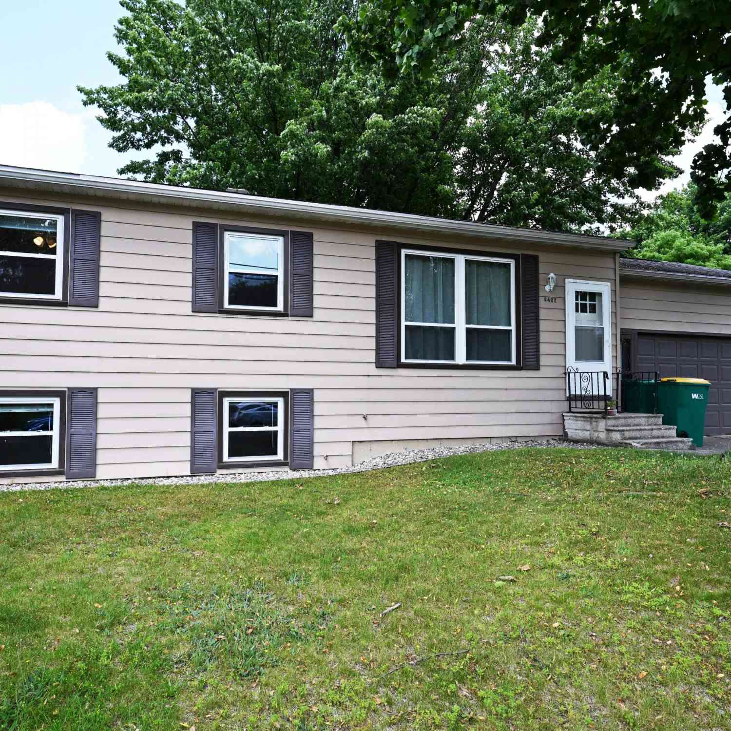 Homes For Sale - 4402 Beechmount Avenue<br/> Portage, MI 49024
