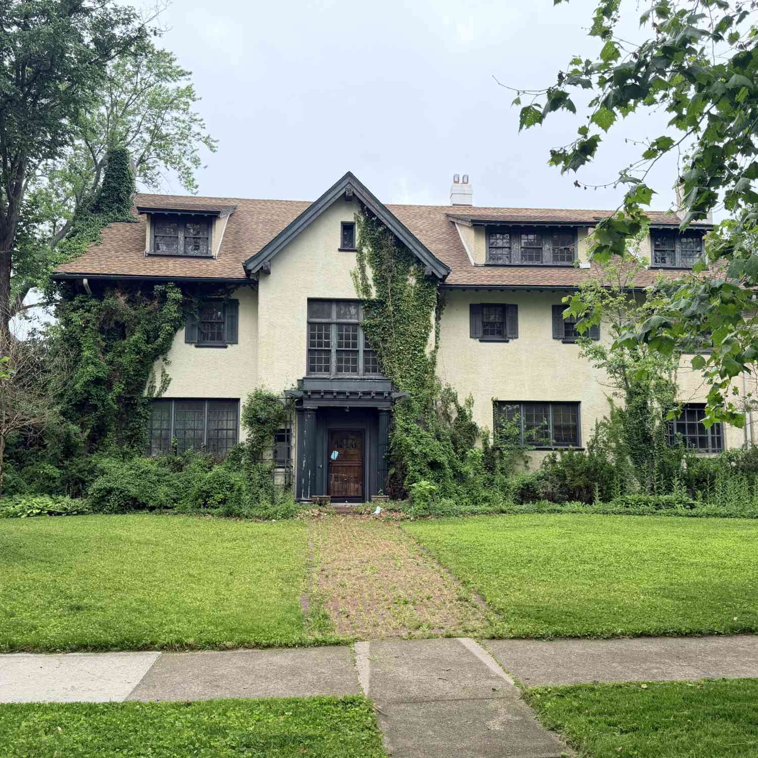 Homes For Sale - 1441 Burns Street<br/> Detroit, MI 48214