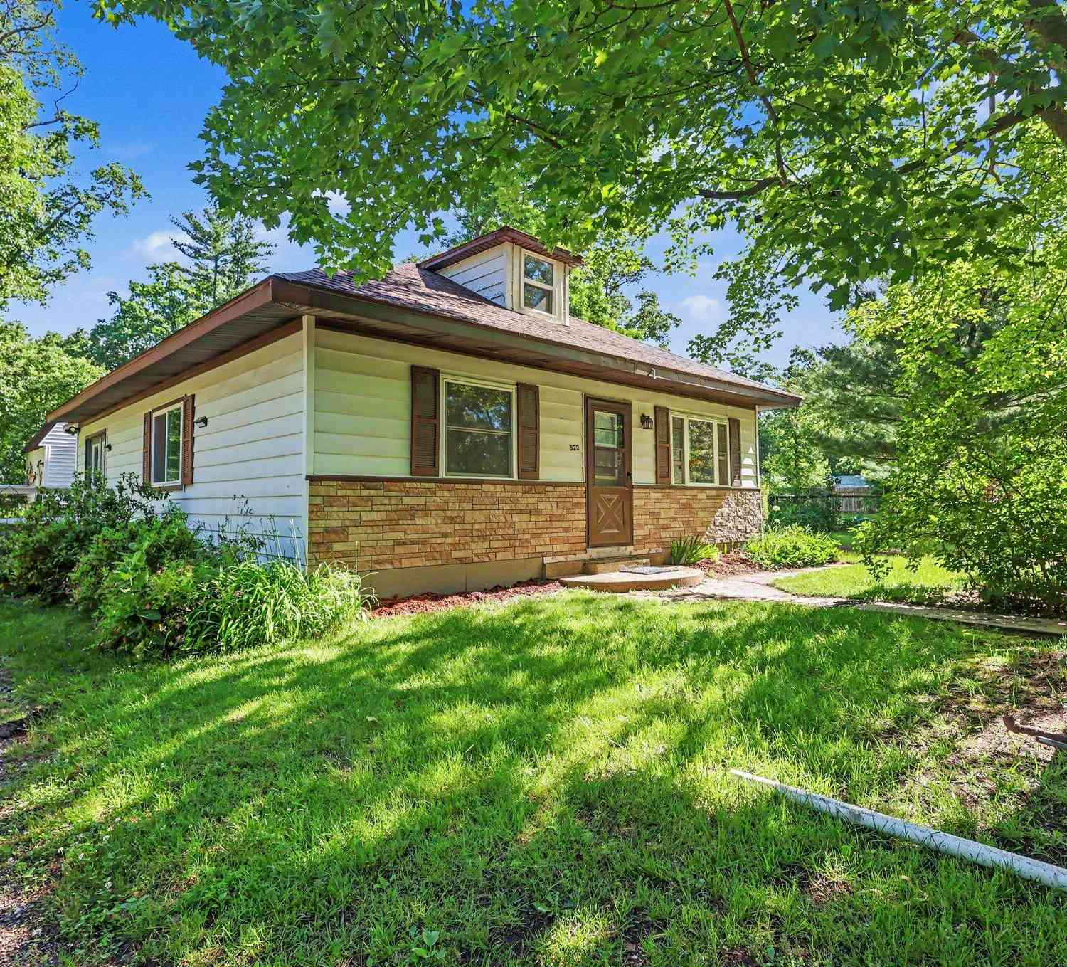 Homes For Sale - 522 W Englewood Avenue<br/> Muskegon County, Twin Lake, MI 49457
