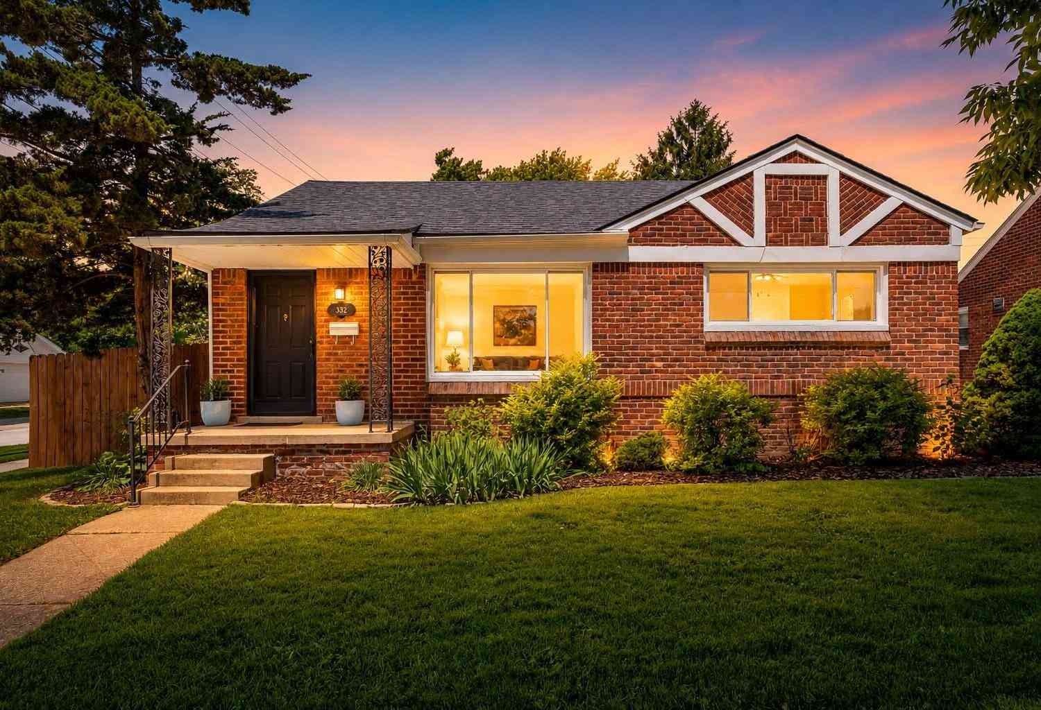 Homes For Sale - 332 Normandy Road<br/> Royal Oak, MI 48073