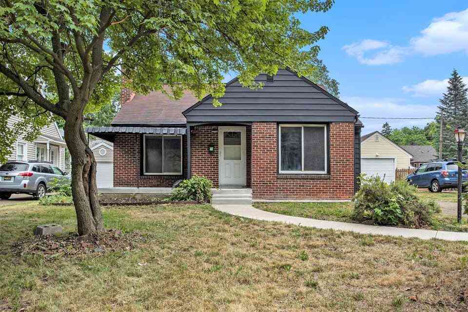 Homes For Sale - 2328 Monroe Avenue<br/> Grand Rapids, MI 49505