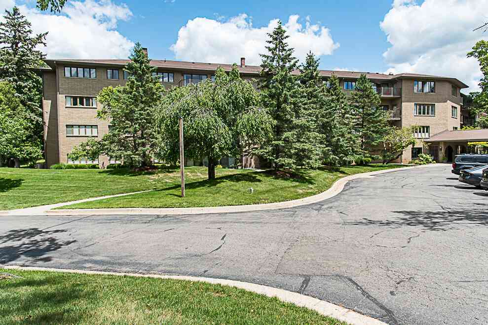 Condo For Sale - 4040 Greenleaf Circle #408<br/> Kalamazoo, MI 49008