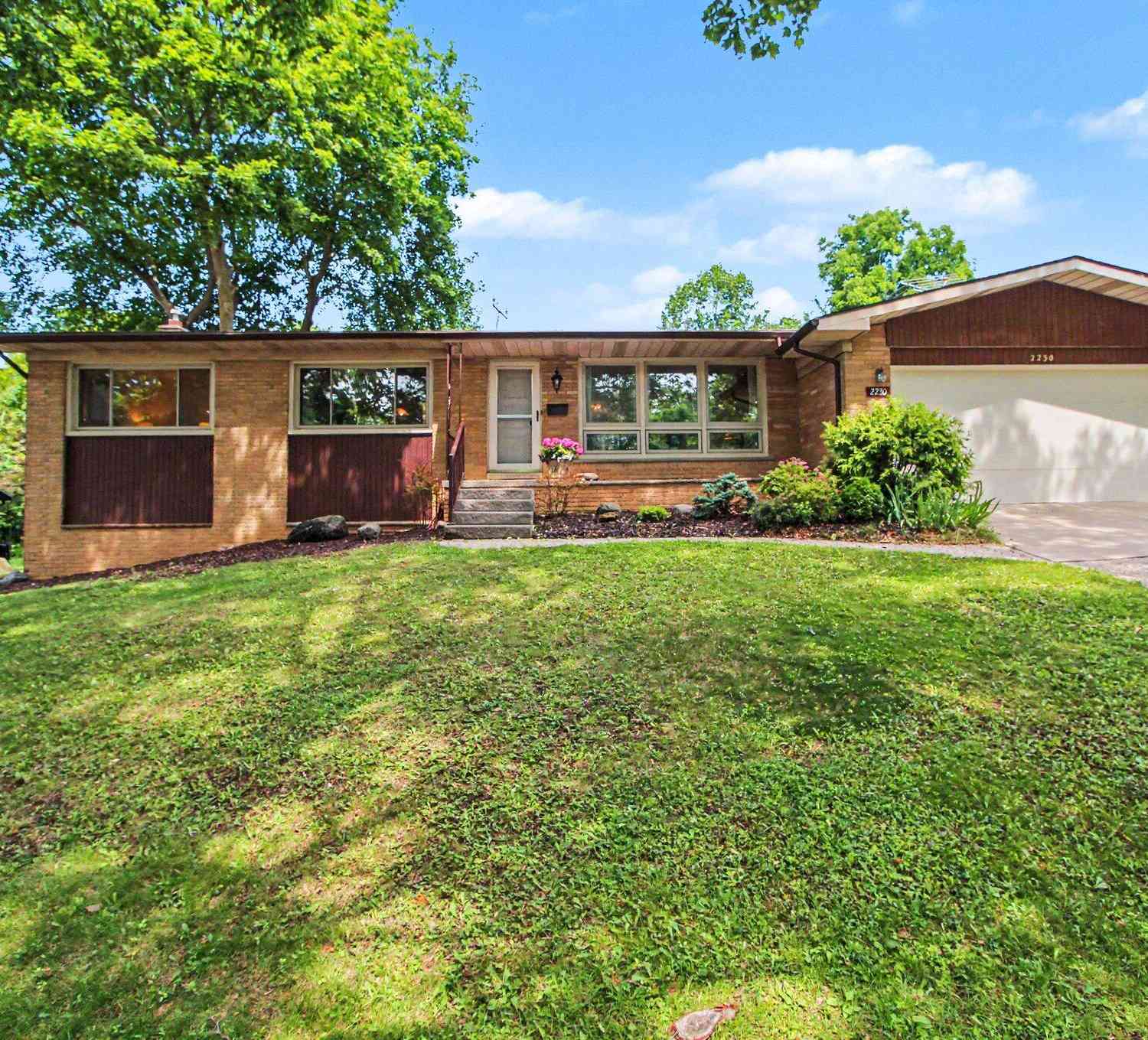 Homes For Sale - 2230 Manchester Road<br/> Ann Arbor, MI 48104