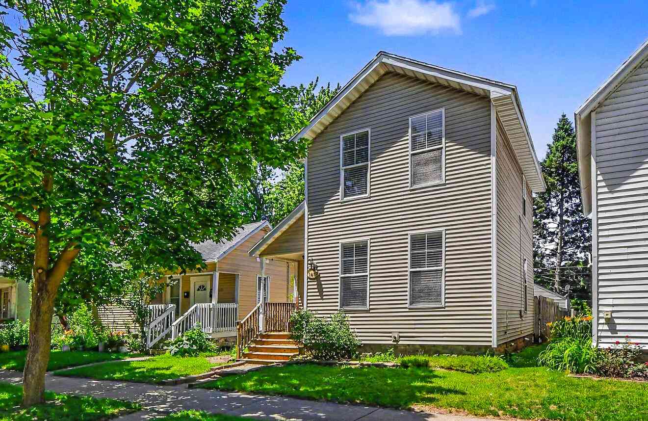 Homes For Sale - 1417 Turner Avenue<br/> Grand Rapids, MI 49504