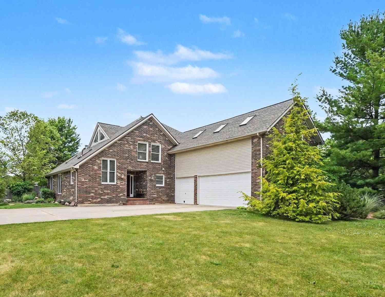Homes For Sale - 8698 Warner Road<br/> Saline, MI 48176
