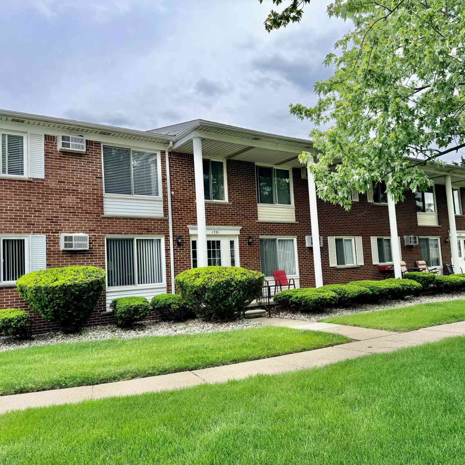 Apartment For Rent - 1705 Charlton Road<br/> Wayne County, Trenton, MI 48183