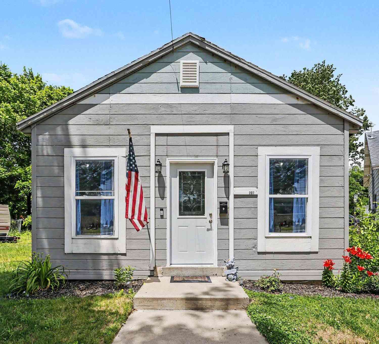Homes For Sale - 307 E Telegraph Street<br/> Dowagiac, MI 49047