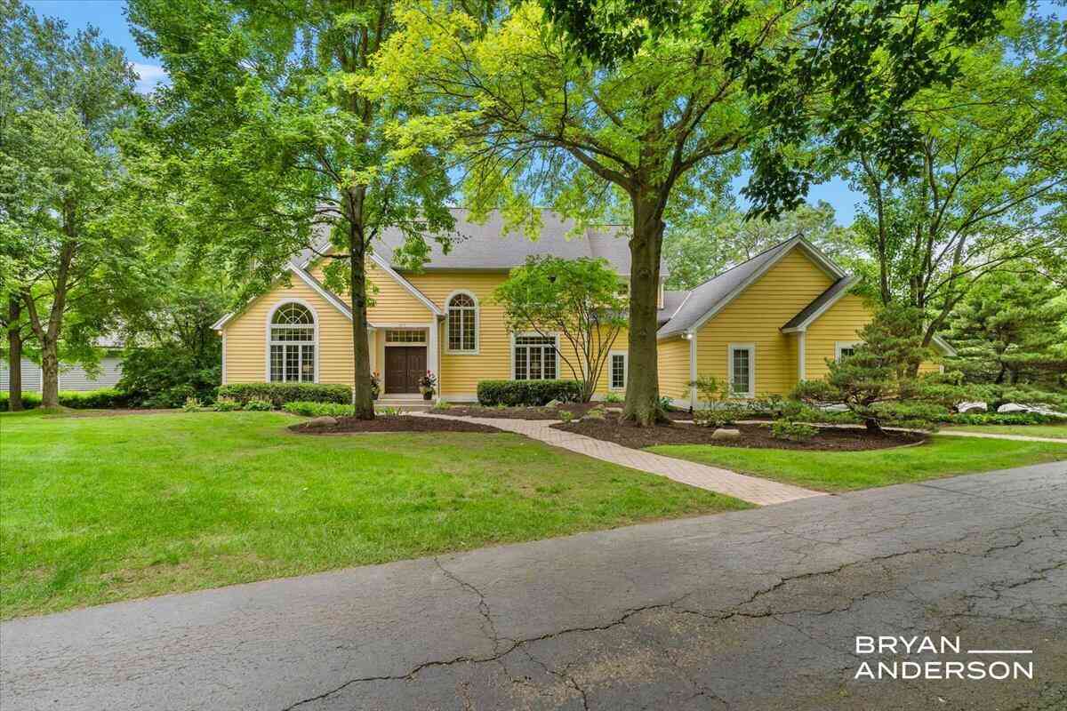 Homes For Sale - 1015 Bradford Hollow Lane<br/> Grand Rapids, MI 49525