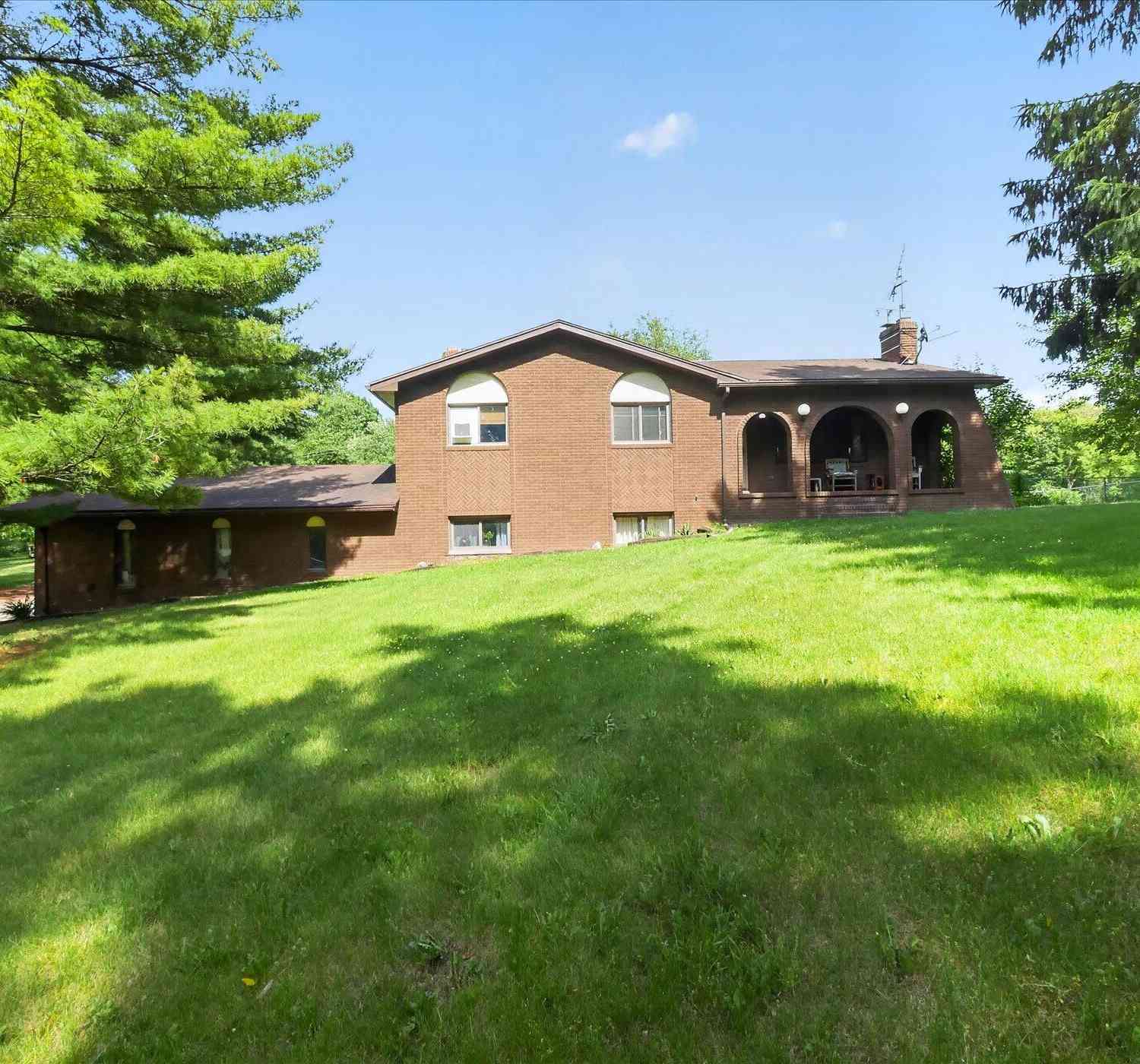 Homes For Sale - 2717 Fishbeck Road<br/> Howell, MI 48843