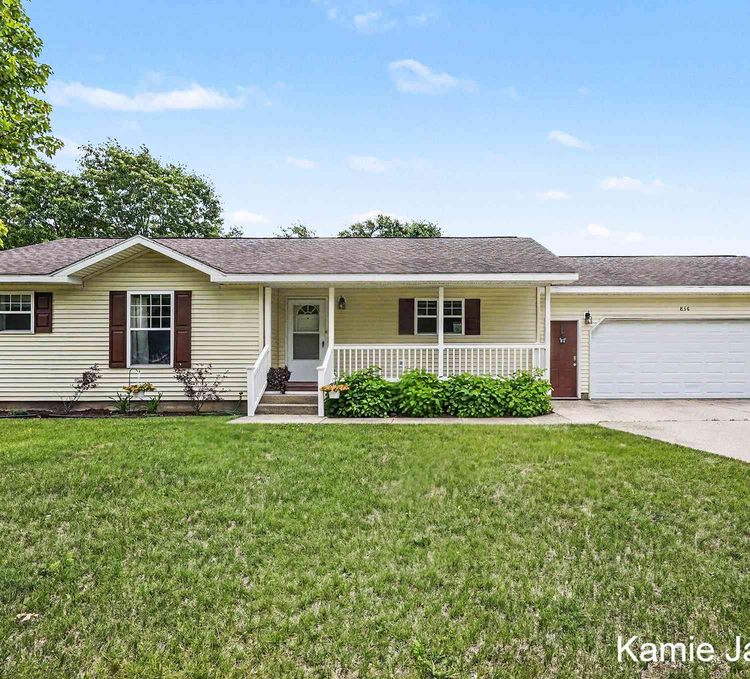 Homes For Sale - 836 Morgan Drive<br/> Belding, MI 48809