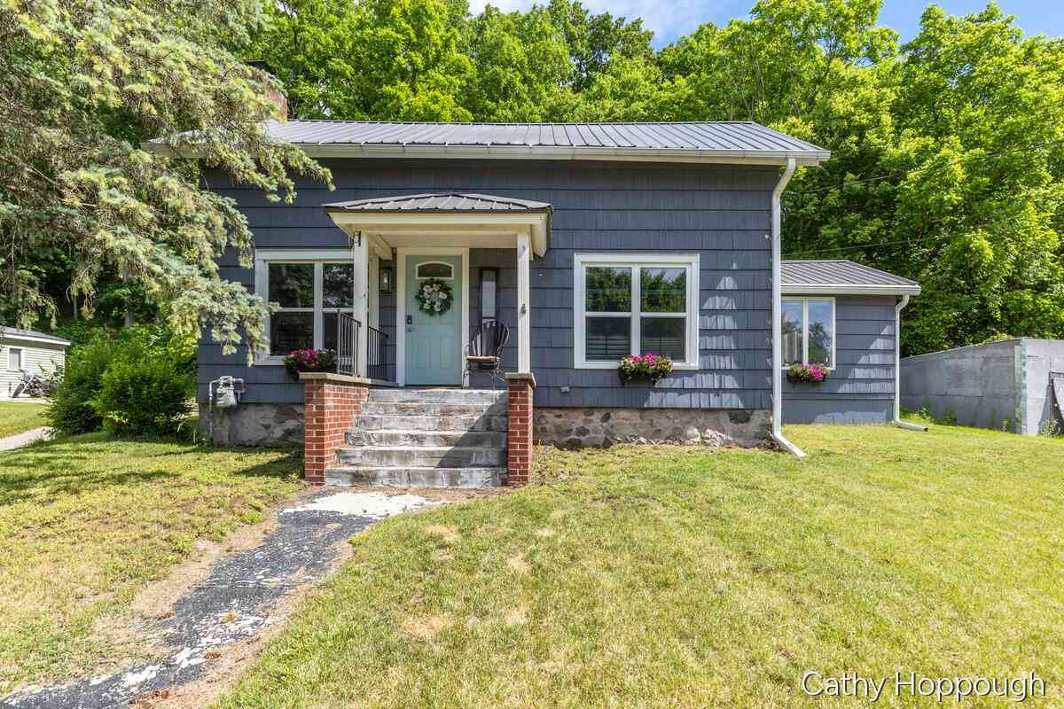 Homes For Sale - 510 E Main Street<br/> Ionia, MI 48846