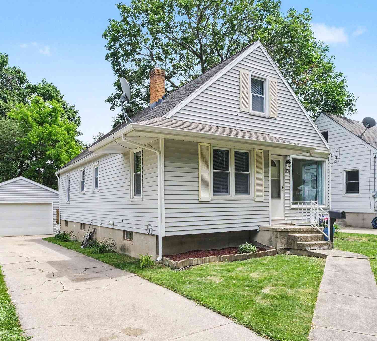 Homes For Sale - 1258 Spring Avenue<br/> Grand Rapids, MI 49505