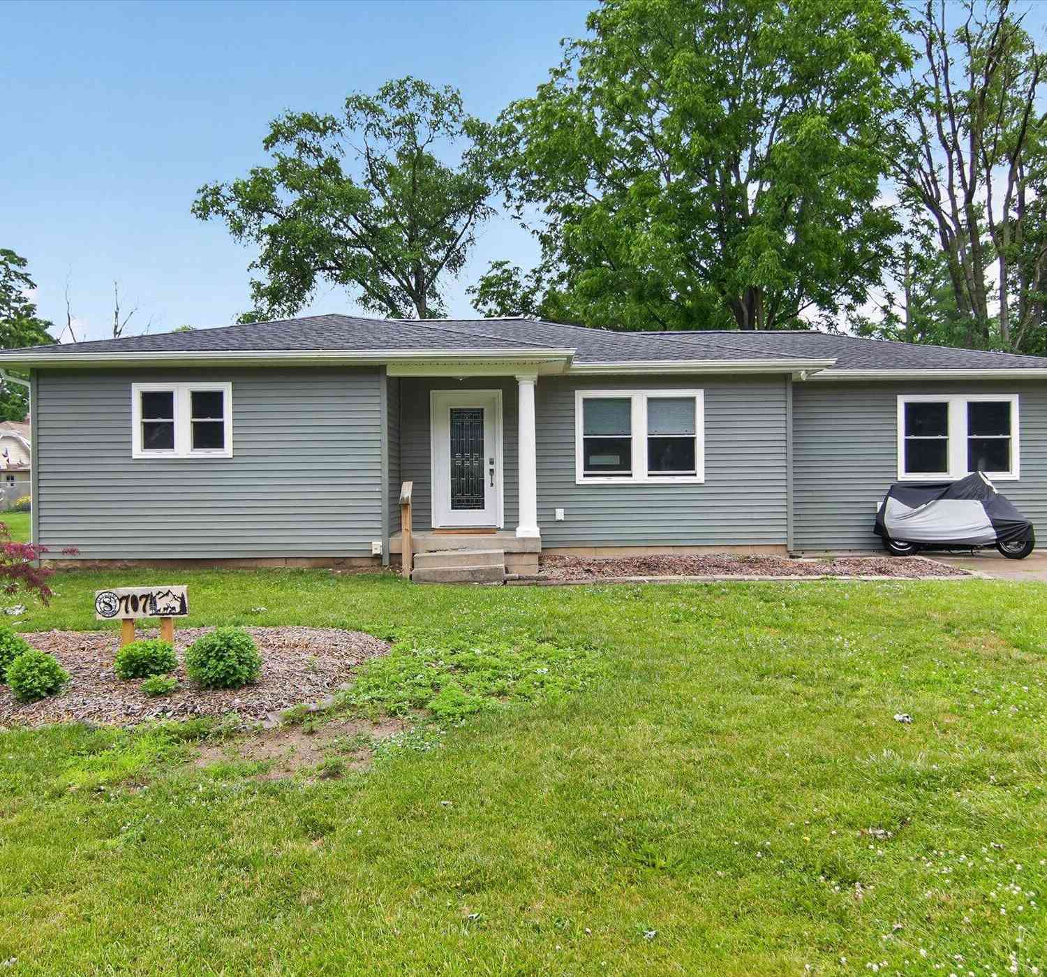 Homes For Sale - 707 Lowell Avenue<br/> Jackson, MI 49202