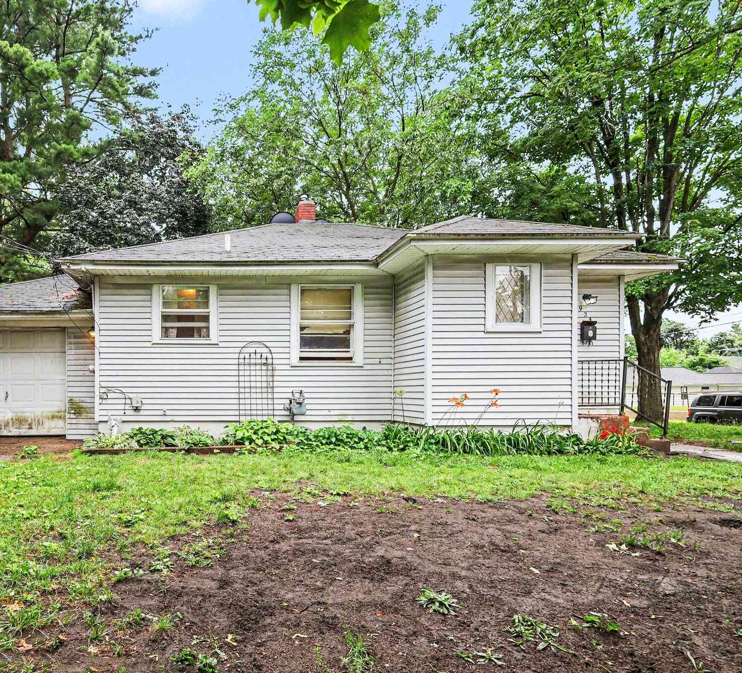 Homes For Sale - 924 Griggs Street<br/> Grand Rapids, MI 49507