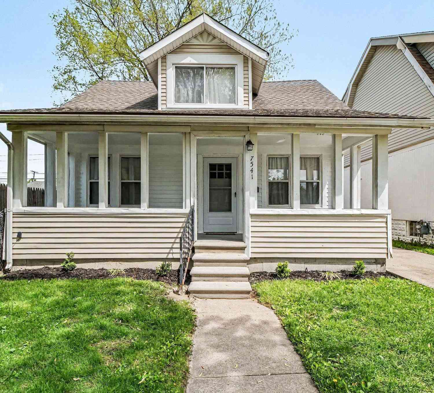 Homes For Sale - 7541 Orchard Avenue<br/> Warren, MI 48091