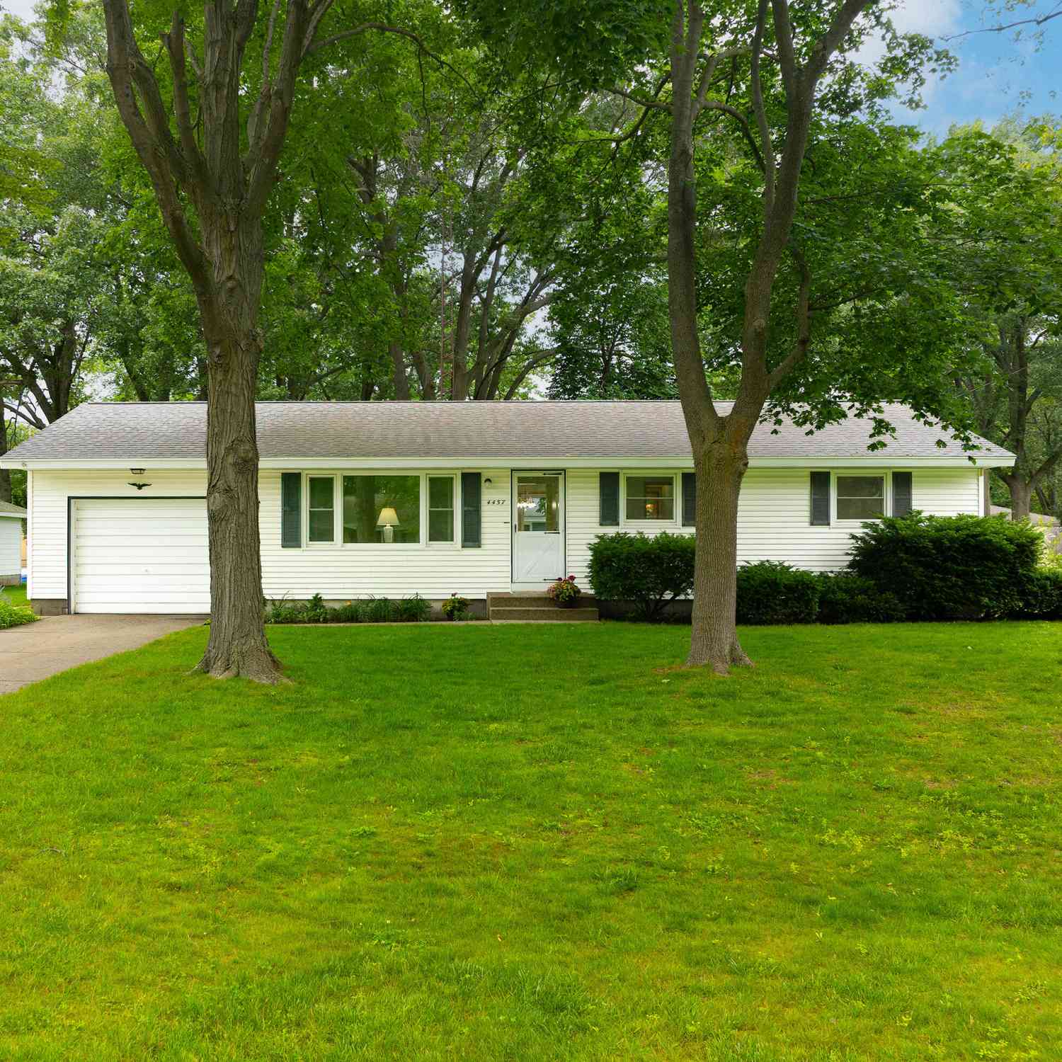 Homes For Sale - 4457 Poulin Street<br/> Muskegon, MI 49441