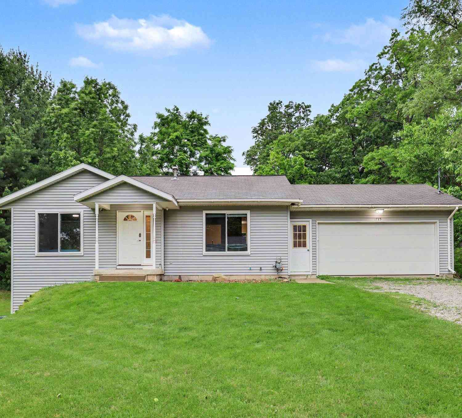 Homes For Sale - 1725 Kreft Street<br/> Grand Rapids, MI 49525