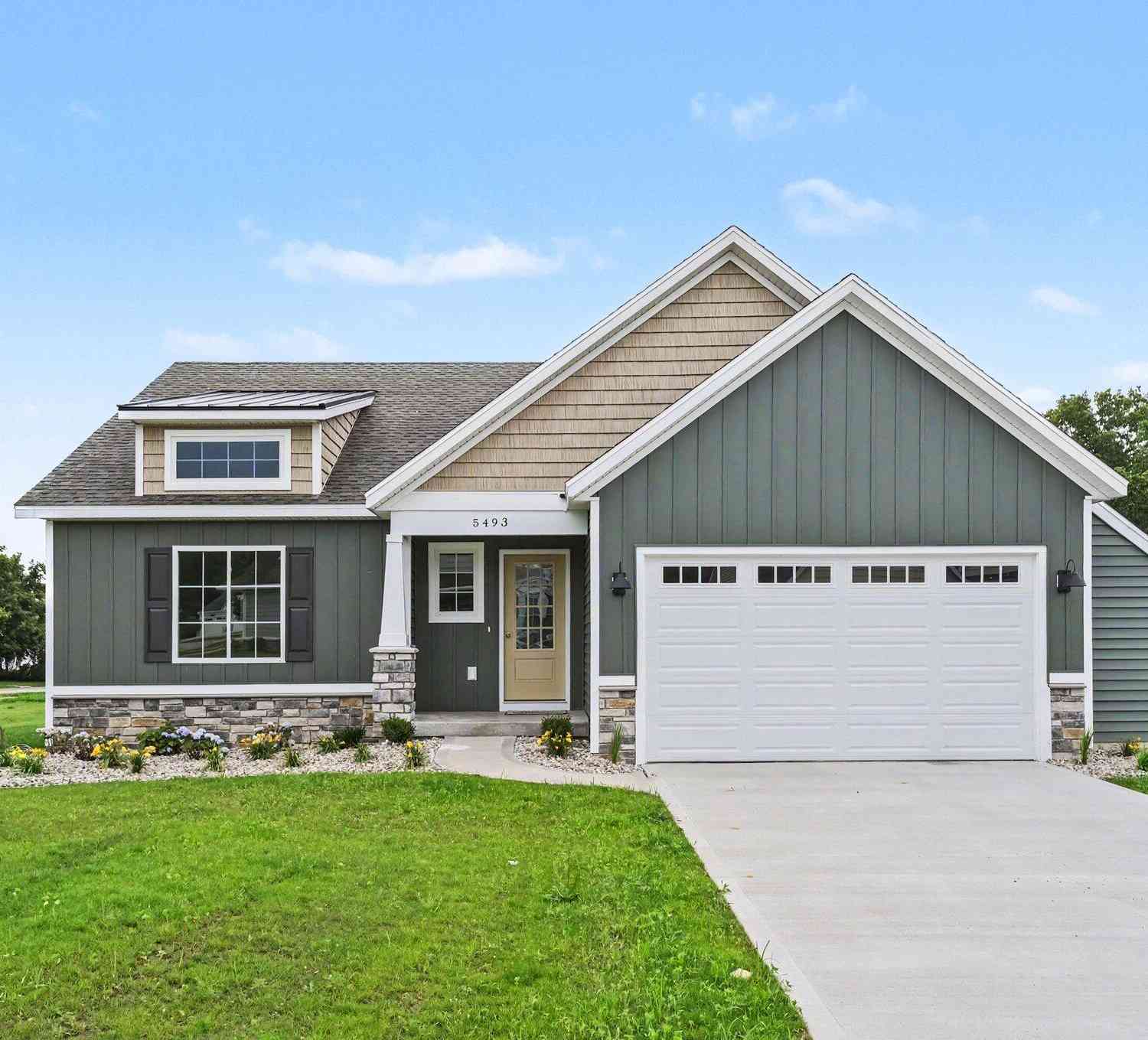 Condo For Sale - 5493 Rose Ridge Court<br/> Rockford, MI 49341