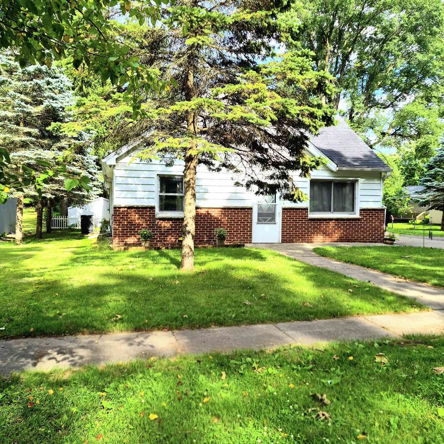 Homes For Sale - 1320 Nazareth Road<br/> Kalamazoo, MI 49048