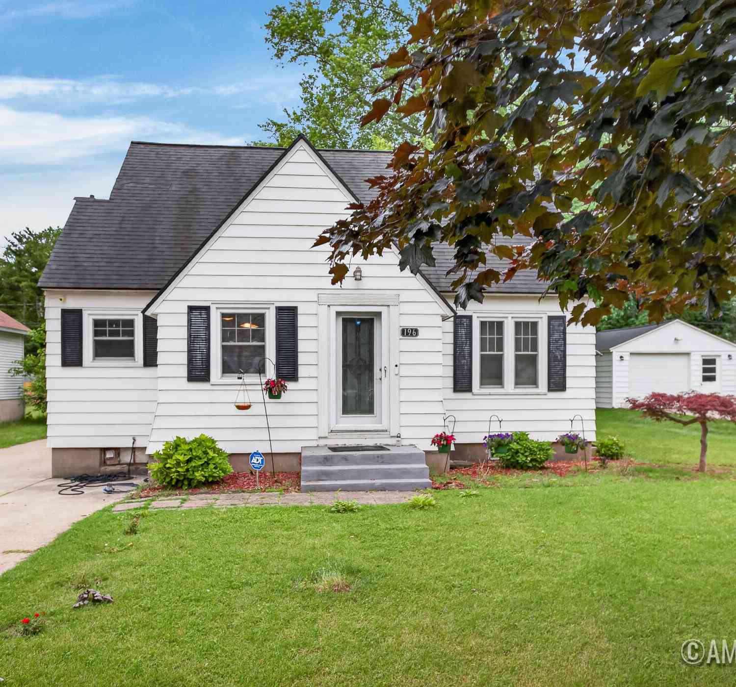 Homes For Sale - 196 E 34th Street<br/> Holland, MI 49423