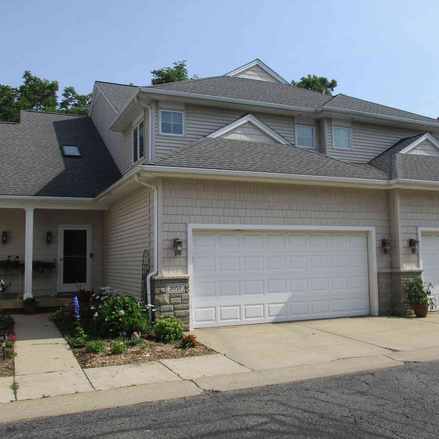 Condo For Sale - 2052 Liberty Heights<br/> Ann Arbor, MI 48103