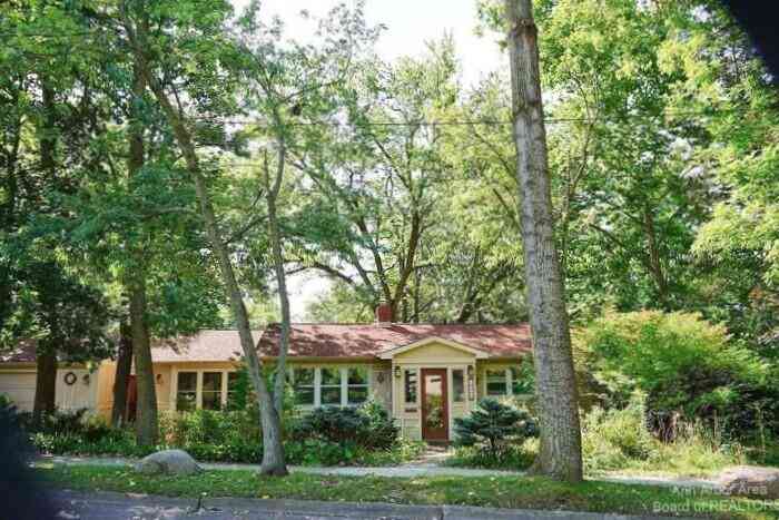 Homes For Rent - 611 Robin Road<br/> Ann Arbor, MI 48103
