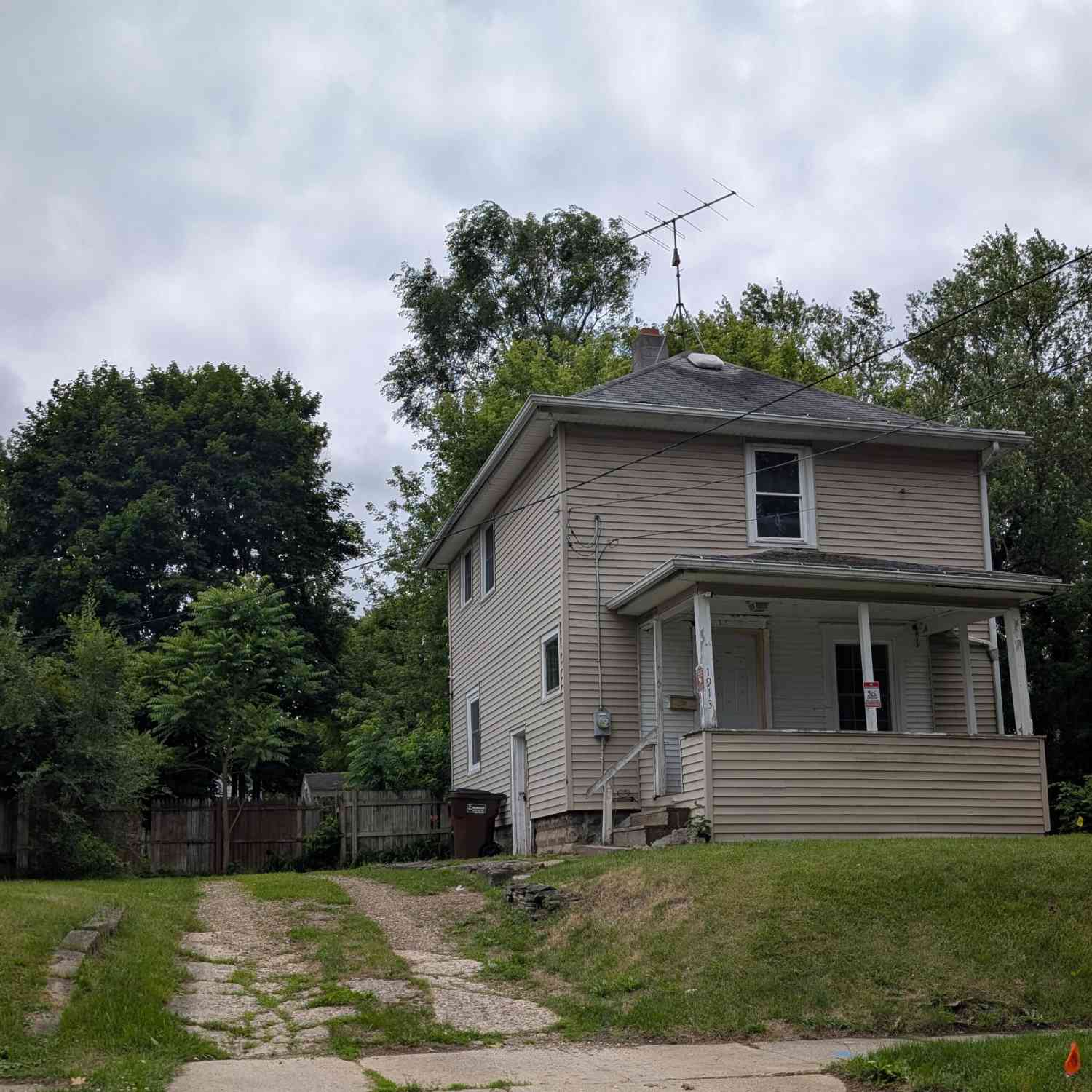 Homes For Sale - 1913 Plymouth Street<br/> Jackson, MI 49203