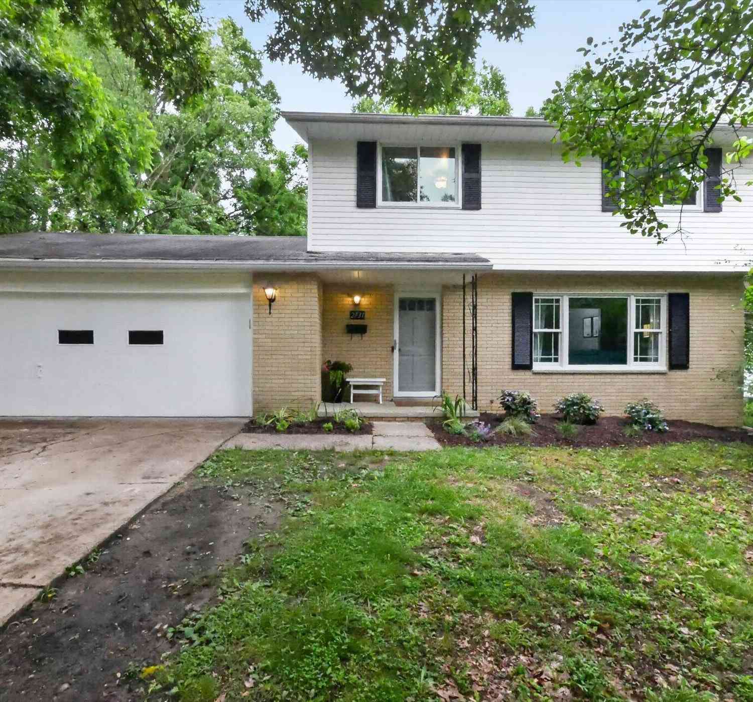 Homes For Sale - 2731 Valley Drive<br/> Ann Arbor, MI 48103