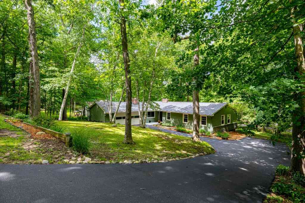 Homes For Sale - 4085 E Loch Alpine Drive<br/> Ann Arbor, MI 48103