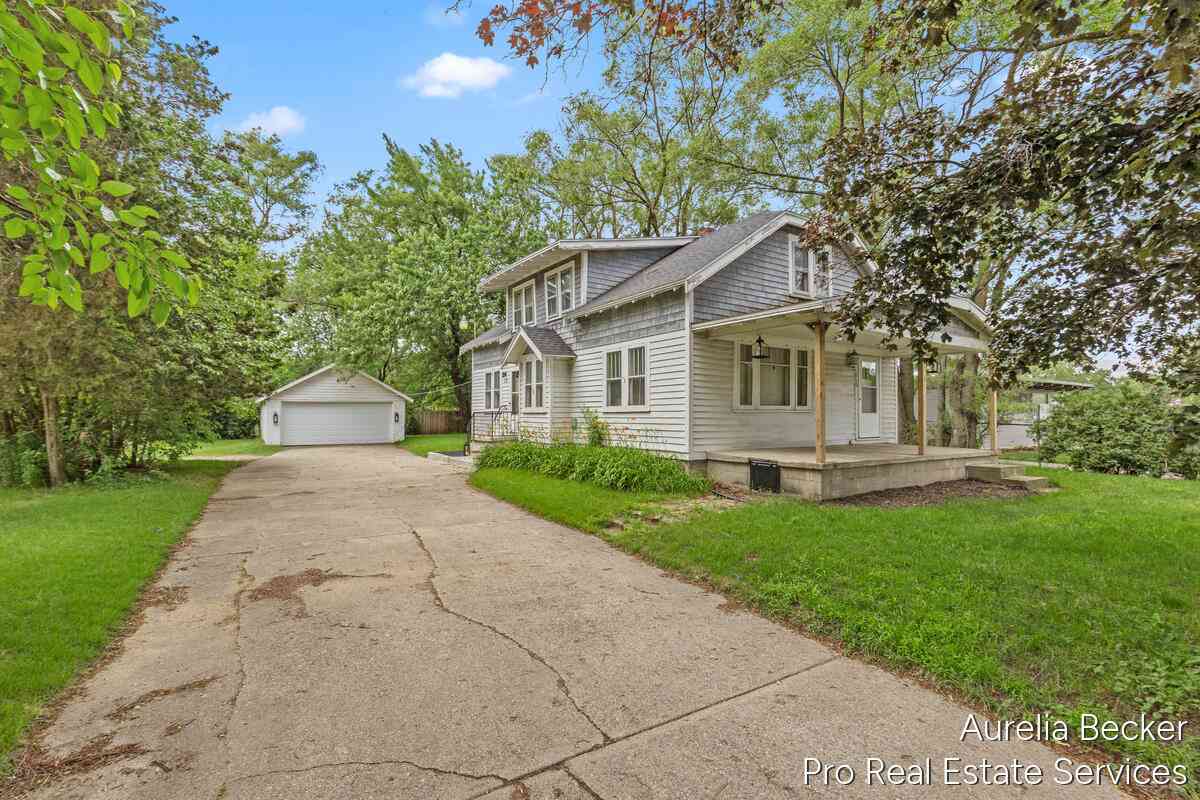Homes For Sale - 210 44th Street<br/> Grand Rapids, MI 49548