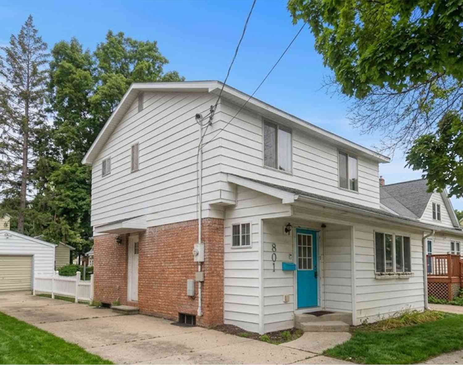 Homes For Sale - 801 Merrill Avenue<br/> Lansing, MI 48912