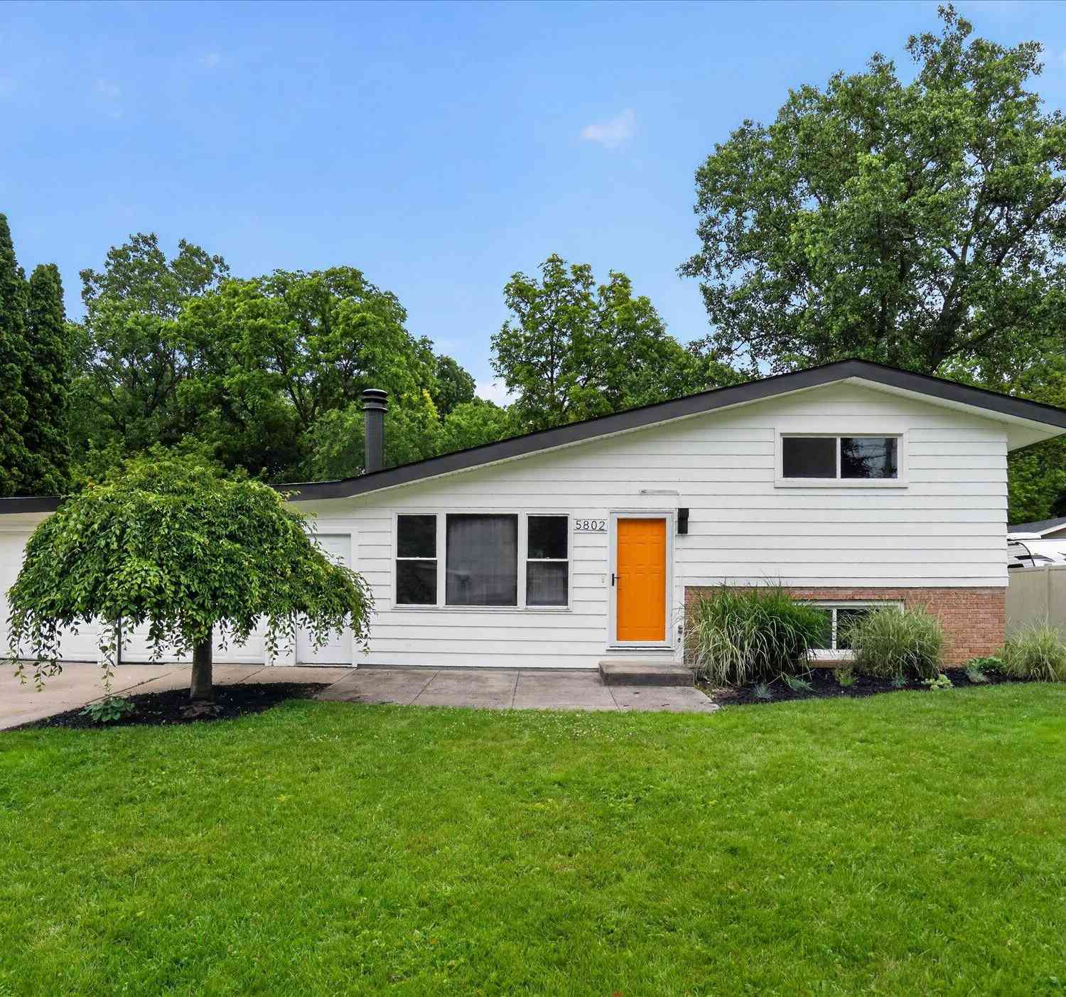 Homes For Sale - 5802 Montebello Avenue<br/> Haslett, MI 48840