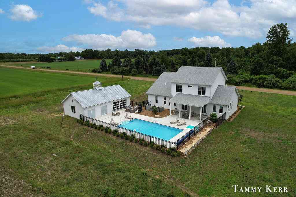 Homes For Sale - 7067 118th Avenue<br/> Fennville, MI 49408