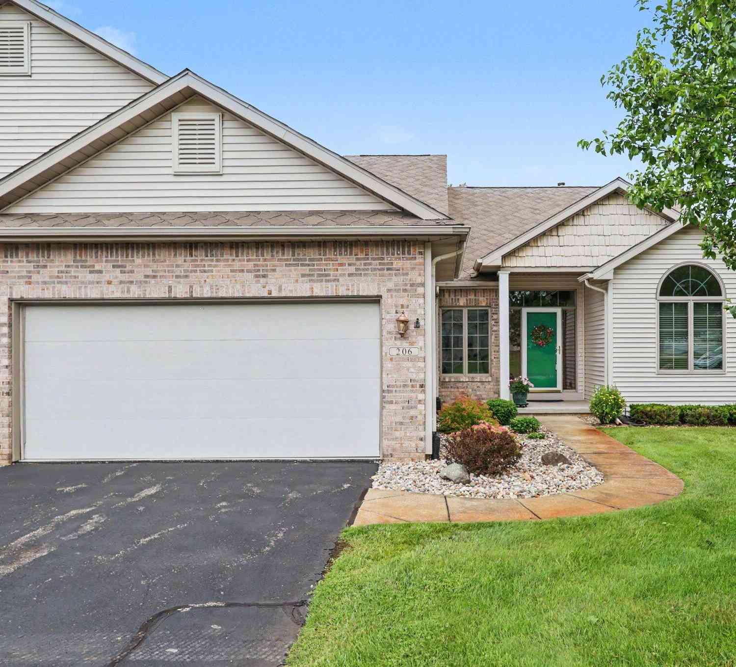 Condo For Sale - 206 Canterbury Park<br/> Battle Creek, MI 49015