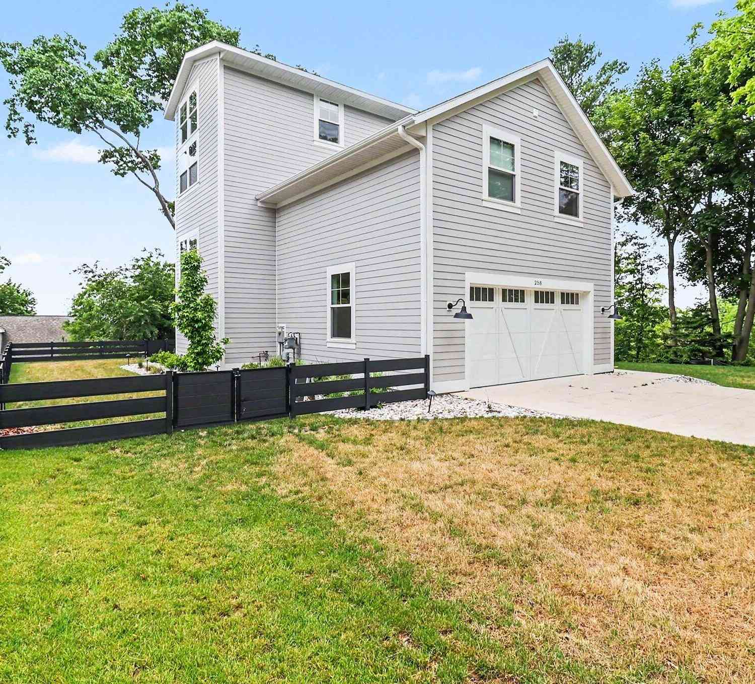 Homes For Sale - 258 W Lowell Street<br/> Pentwater, MI 49449