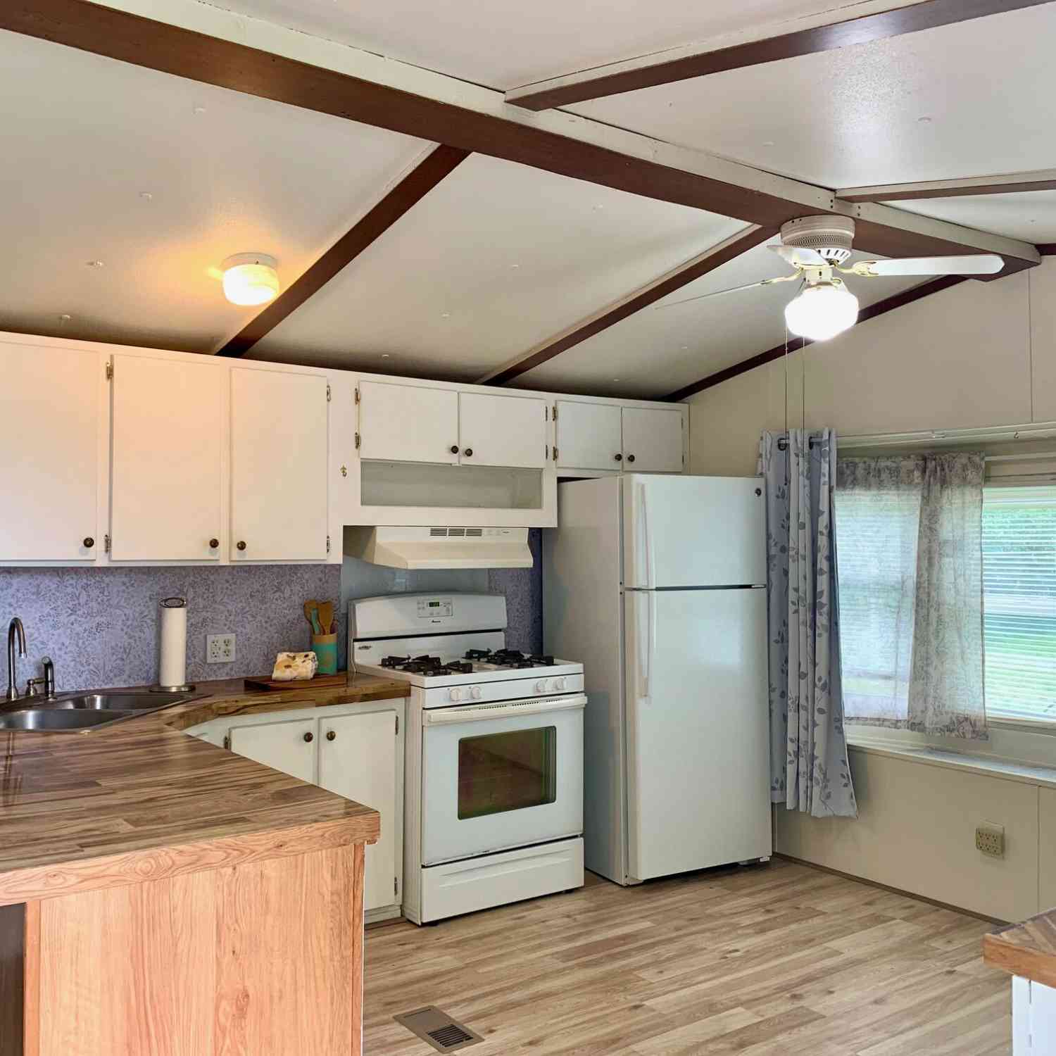 Mobile Home For Sale - 3677 S Pere Marquette Highway<br/> Ludington, MI 49431