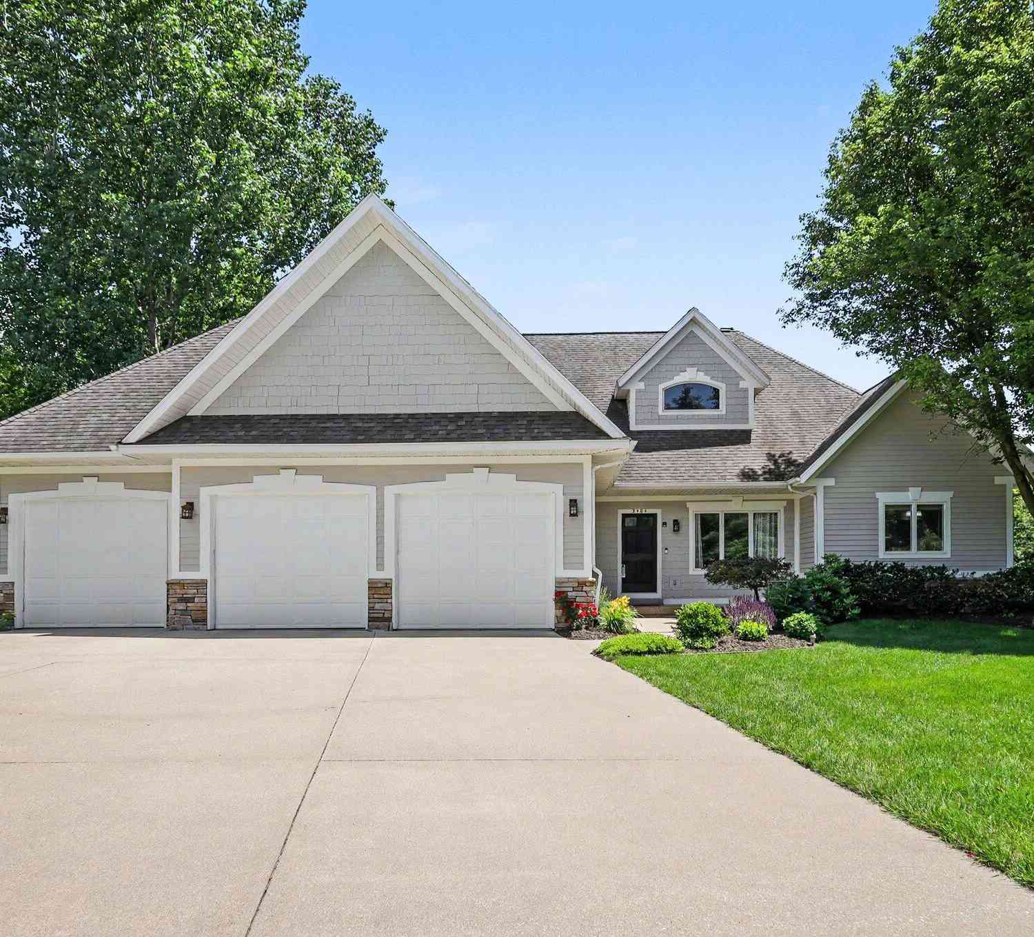 Homes For Sale - 3404 Glenstone Court #18<br/> Grand Rapids, MI 49546