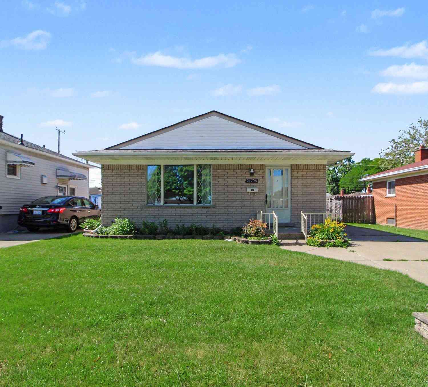 Homes For Sale - 24725 Hass Street<br/> Wayne County, Dearborn Heights, MI 48127