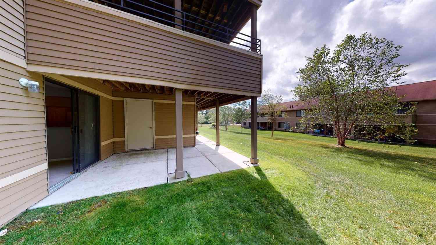 Condo For Rent - 275 Briarcrest Drive #186<br/> Ann Arbor, MI 48104