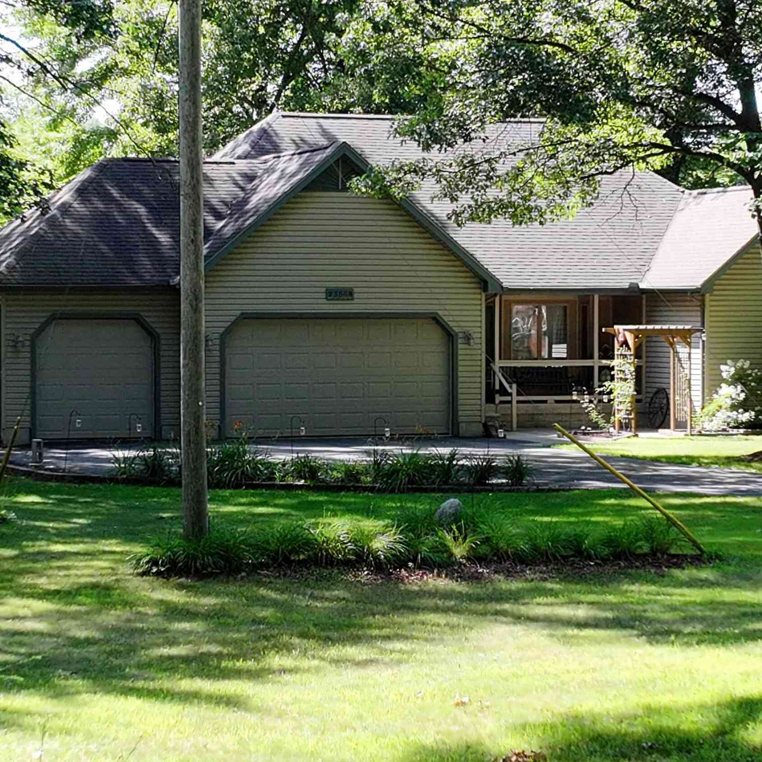 Homes For Sale - 23568 Bohn Road<br/> Belleville, MI 48111