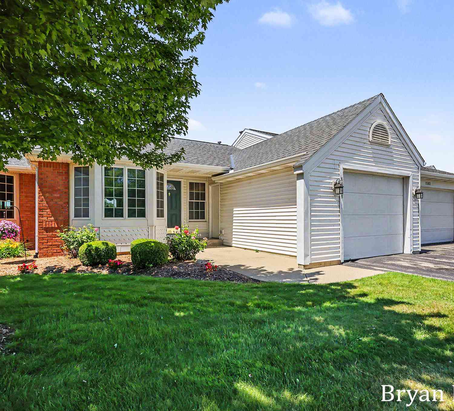 Condo For Sale - 1581 Castlemaine Drive #2<br/> Zeeland, MI 49464